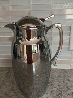 The Pampered Chef Insulated Carafe